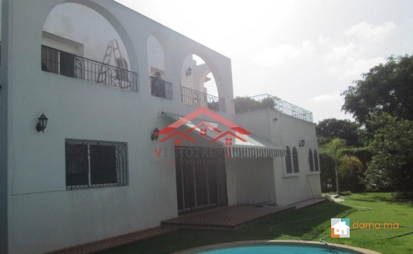 Villa avec piscine en location vide à Hay riad